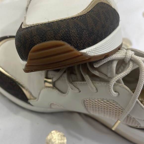 Wonderful shoes - Picture 5 of 9